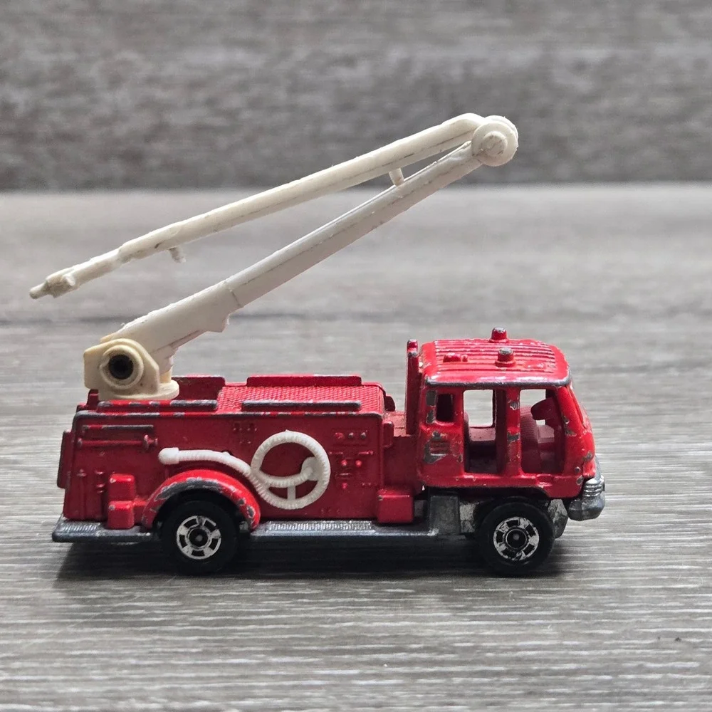 Vintage Tomica No. 3 Isuzu Squrt Fire Engine Firetruck Diecast Car Japan 1975
